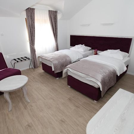 Apis Hotel Trebinje Bagian luar foto