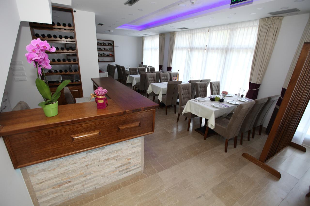 Apis Hotel Trebinje Bagian luar foto