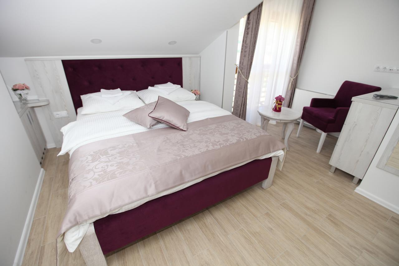 Apis Hotel Trebinje Bagian luar foto