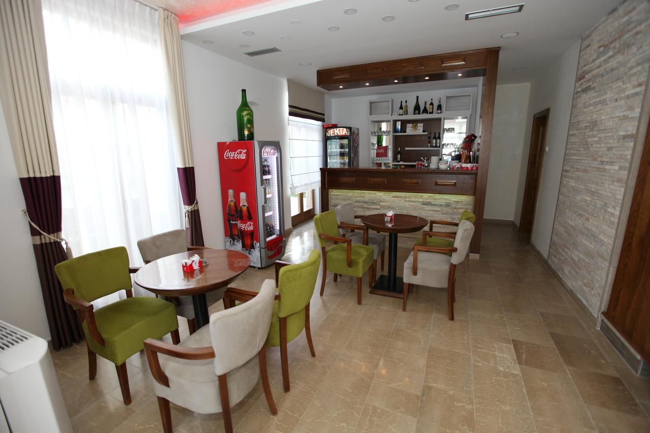 Apis Hotel Trebinje Bagian luar foto
