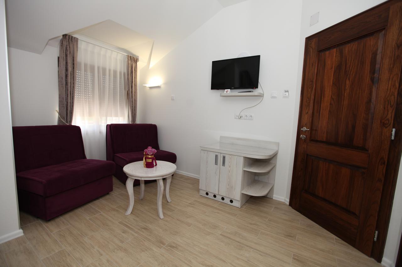 Apis Hotel Trebinje Bagian luar foto