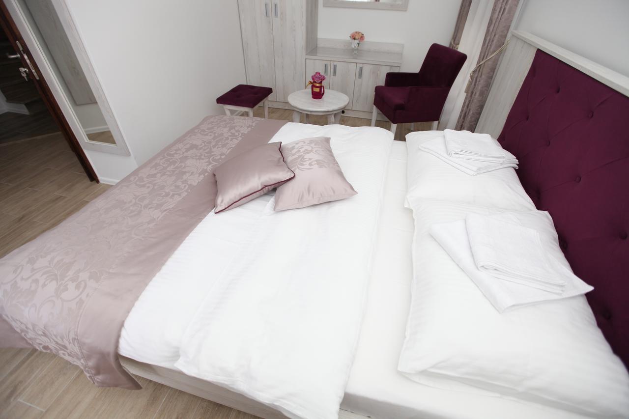 Apis Hotel Trebinje Bagian luar foto
