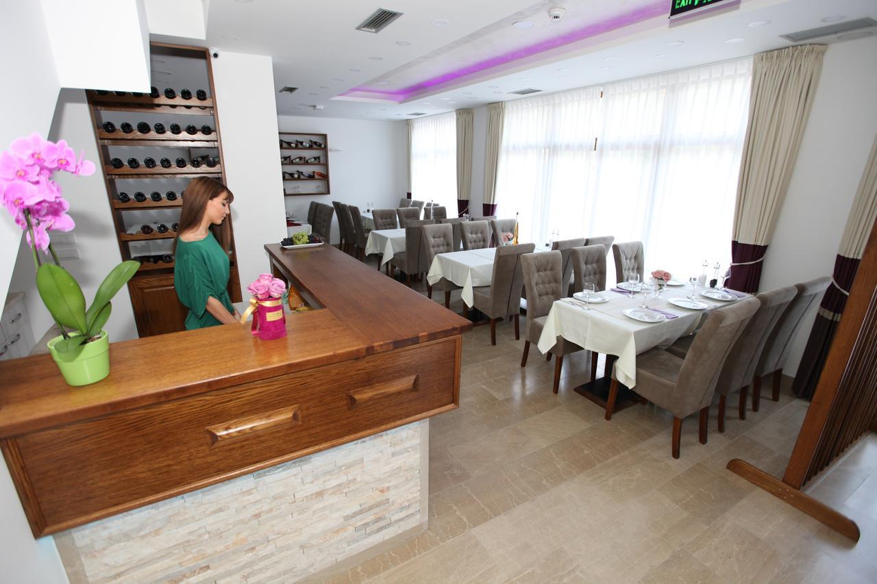 Apis Hotel Trebinje Bagian luar foto