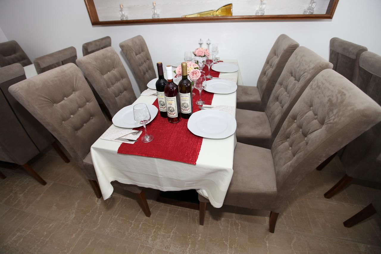 Apis Hotel Trebinje Bagian luar foto
