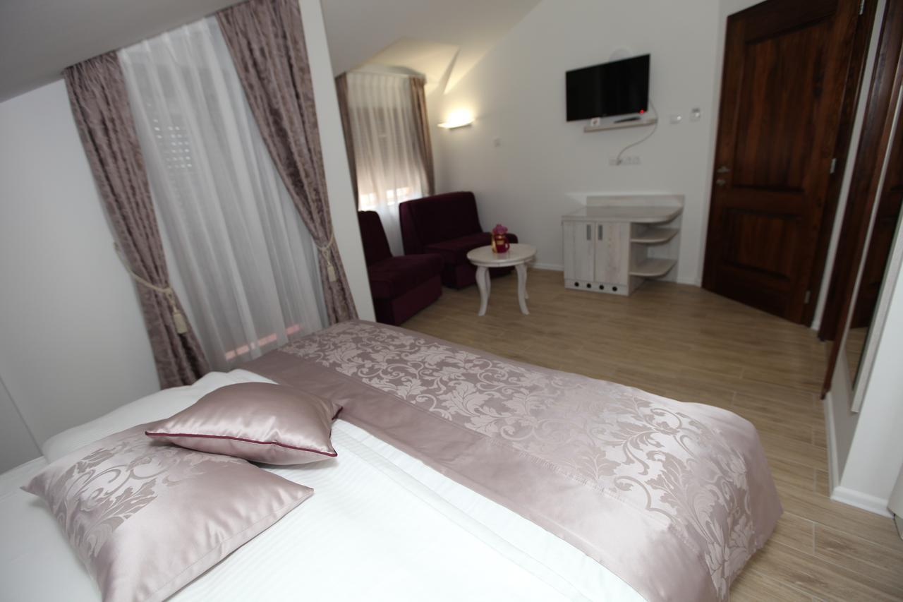 Apis Hotel Trebinje Bagian luar foto