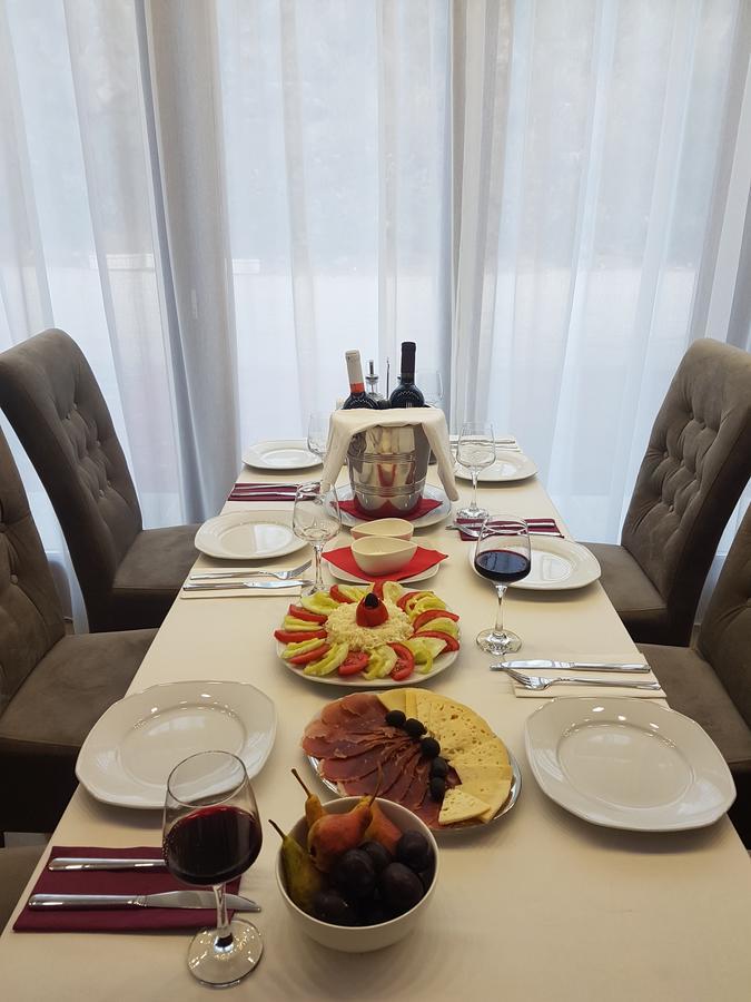 Apis Hotel Trebinje Bagian luar foto
