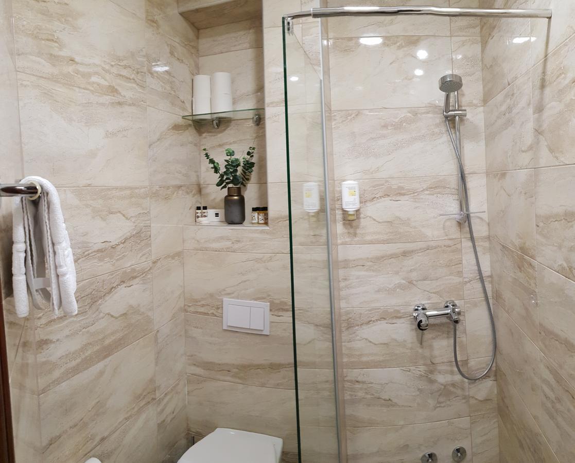 Apis Hotel Trebinje Bagian luar foto