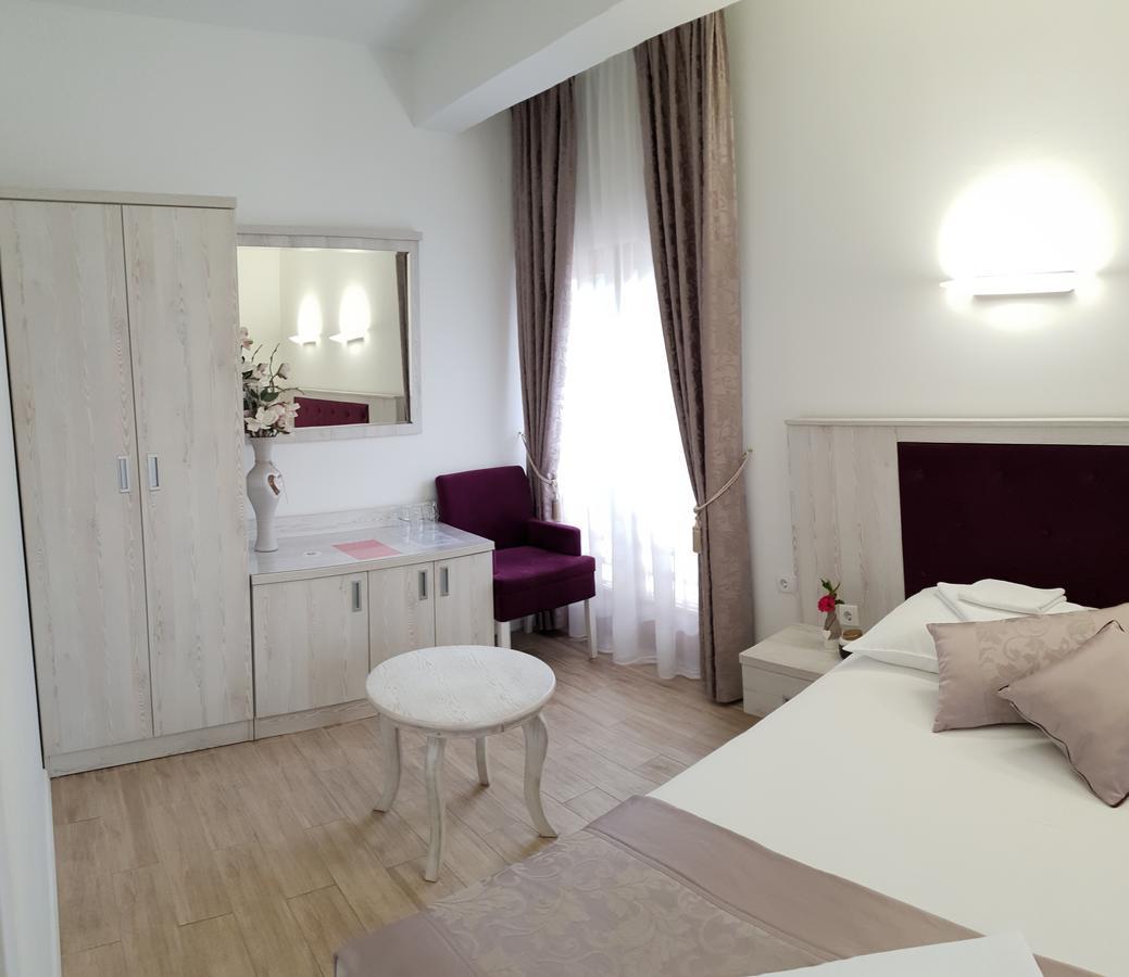 Apis Hotel Trebinje Bagian luar foto