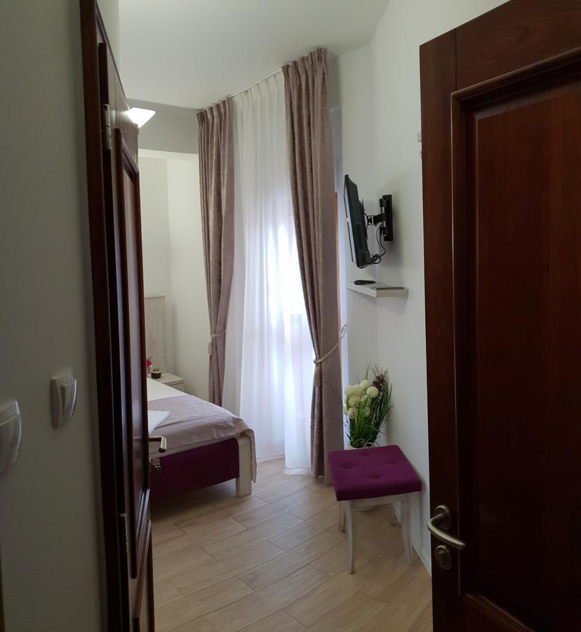 Apis Hotel Trebinje Bagian luar foto