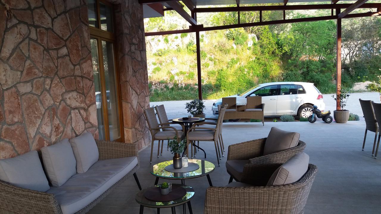 Apis Hotel Trebinje Bagian luar foto