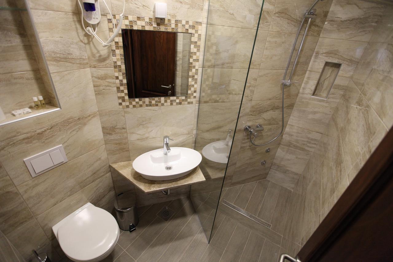 Apis Hotel Trebinje Bagian luar foto