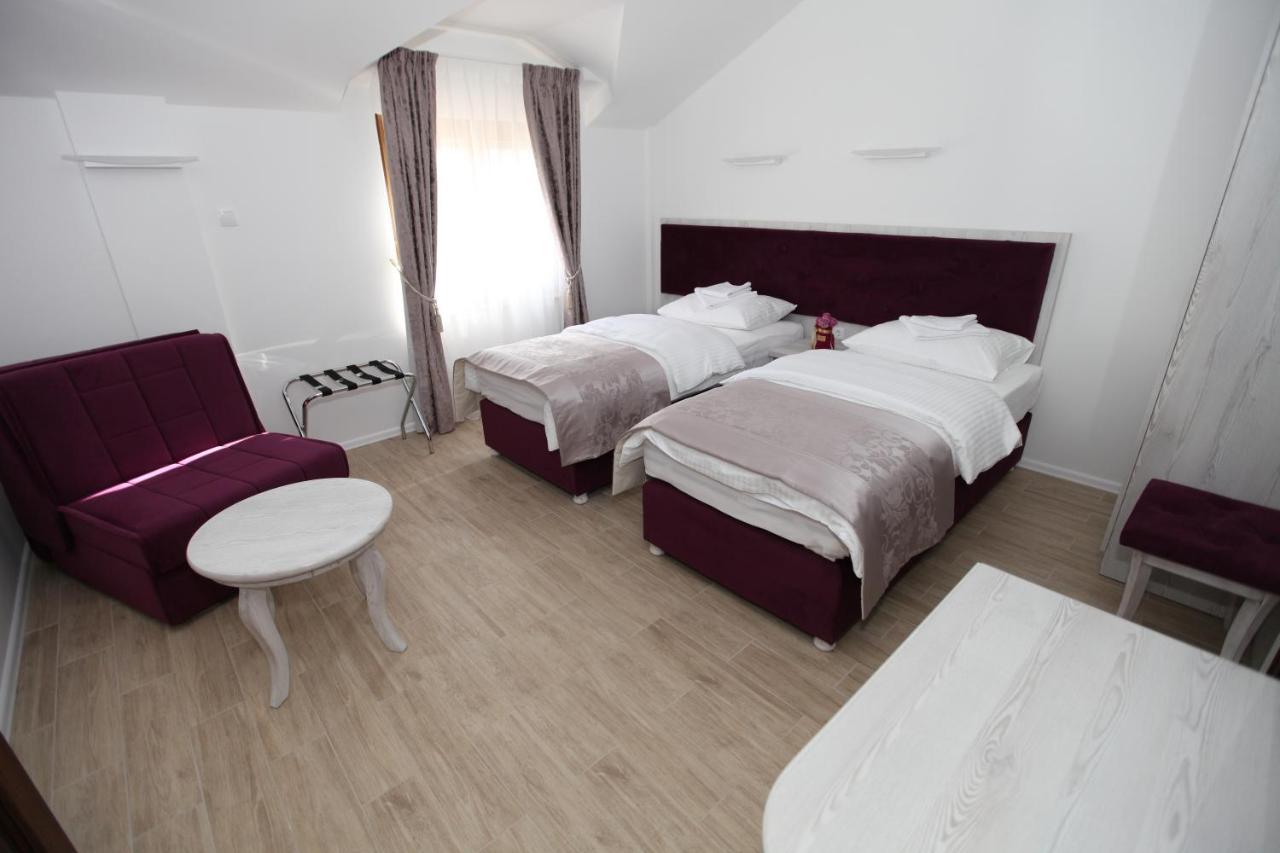 Apis Hotel Trebinje Bagian luar foto