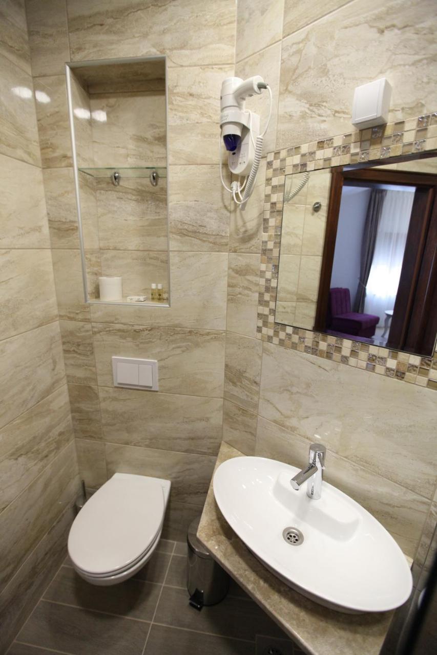 Apis Hotel Trebinje Bagian luar foto